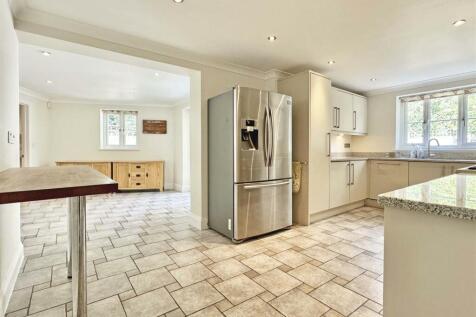 Kitchen c.jpg