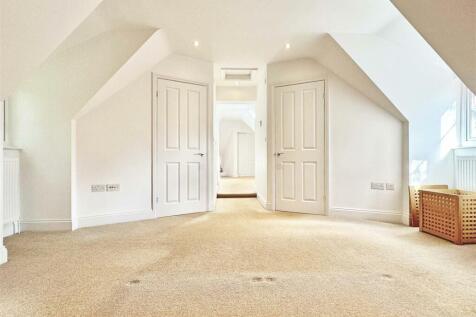 Master Bedroom b.jpg
