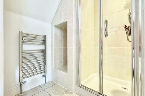 En-Suite Shower (Master).jpg