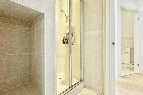 En-Suite Shower (Master) b.jpg