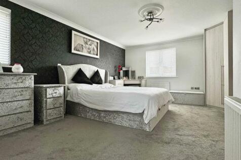 Master Bedroom.jpg