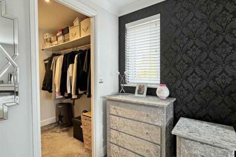 Walk-In Wardrobes.jpg