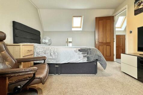 Bed 3b.jpg