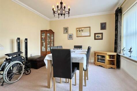 Dining Room b.jpg