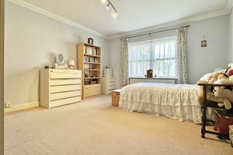 Bedroom 5.jpg