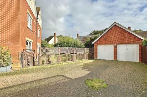 Double Garage &amp; Driveway.jpg