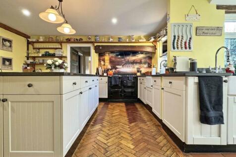 Kitchen b.jpg