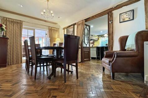 Dining Room b.jpg