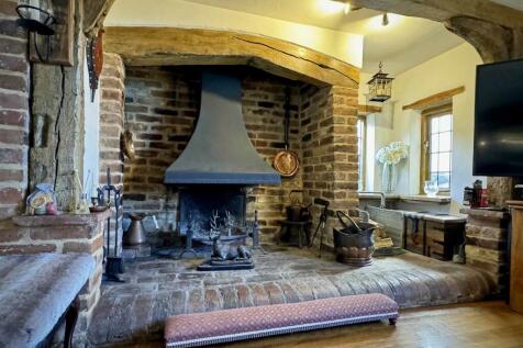 Inglenook Fireplace.jpg