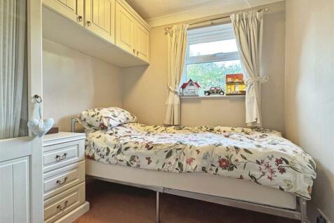 Bedroom 5.jpg