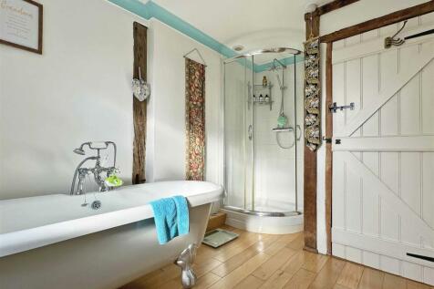 Bathroom c.jpg