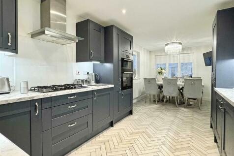 Kitchen c.jpg