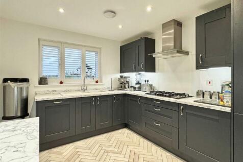 Kitchen b.jpg