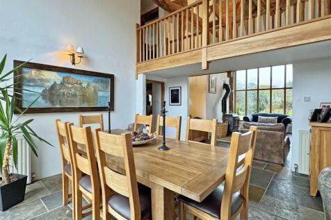 Dining Area b.jpg