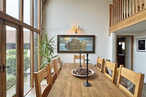 Dining Area c.jpg