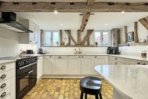 Kitchen b.jpg
