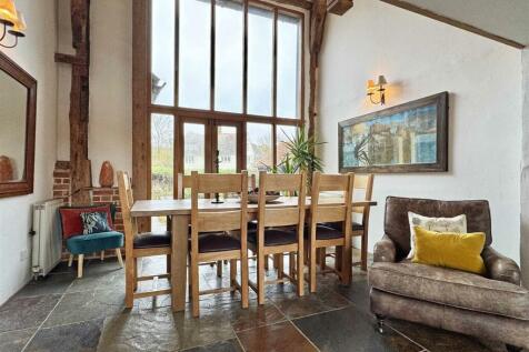 Dining Area.jpg