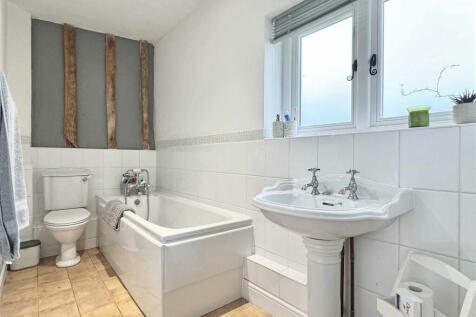 Guest En-Suite.jpg