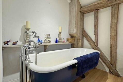 En-Suite To Master b.jpg