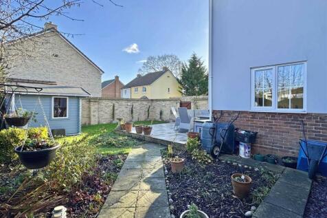Rear Garden b.jpg