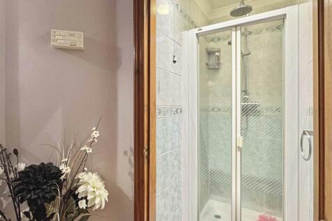 Shower Room.jpg