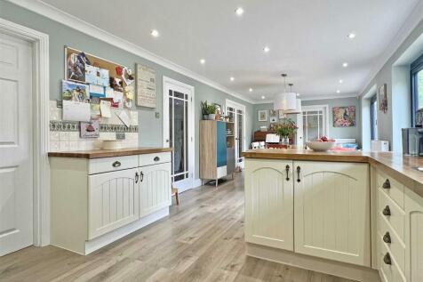 Kitchen e.jpg