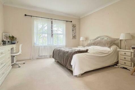 Bed 1.jpg