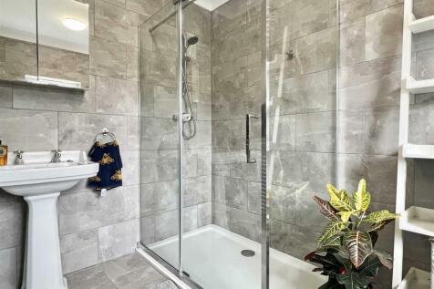 En-Suite 1.jpg