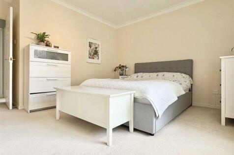 Bed 2.jpg