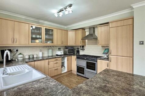 Kitchen b.jpg
