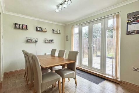 Dining Area.jpg
