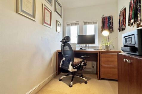 Bedroom 4.jpg