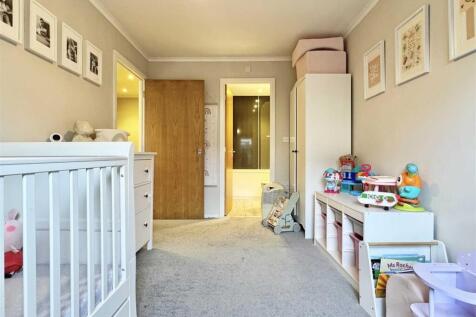Bedroom 1b.jpg