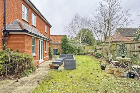 Rear Garden b.jpg