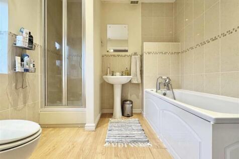 En-Suite To Master Bedroom.jpg