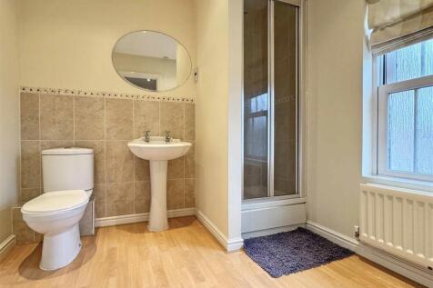 En-Suite 2.jpg