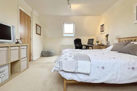 Bedroom 4b.jpg