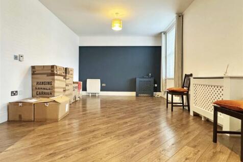 Living Room b.jpg