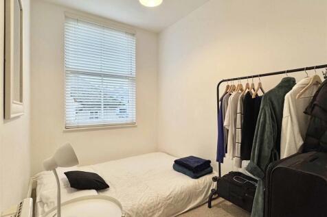 Bedroom 2b.jpg