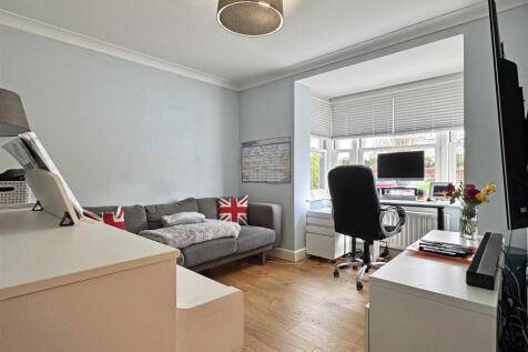 Snug Playroom b.jpg