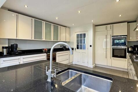 Kitchen e.jpg