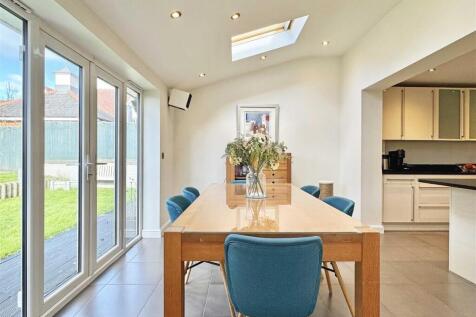 Dining Room b.jpg
