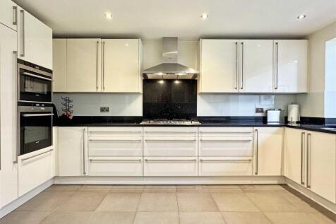Kitchen f.jpg