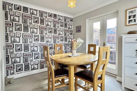 Dining Room b.jpg