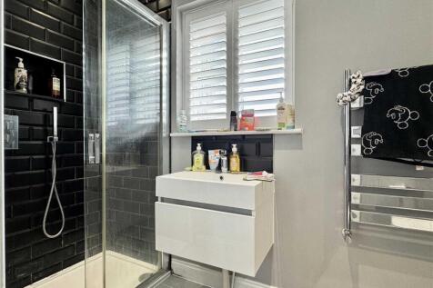 En-Suite 2b.jpg