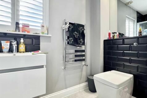 En-Suite 2.jpg