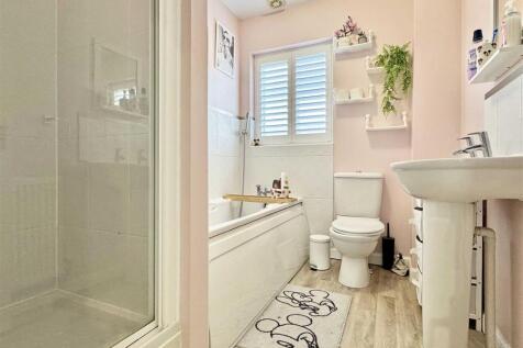 Family Bathroom.jpg