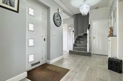 Entrance Hall b.jpg