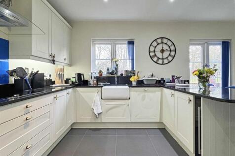 Kitchen c.jpg