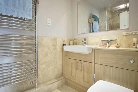 En-Suite 2.jpg